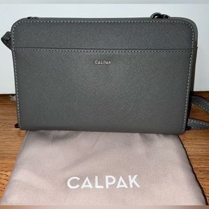 🎉 SOLD 🎉 calpak kaya wallet in charcoal